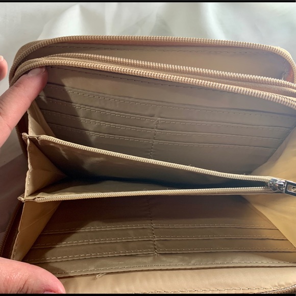 Spacious Guess Wallet - Picture 8 of 10